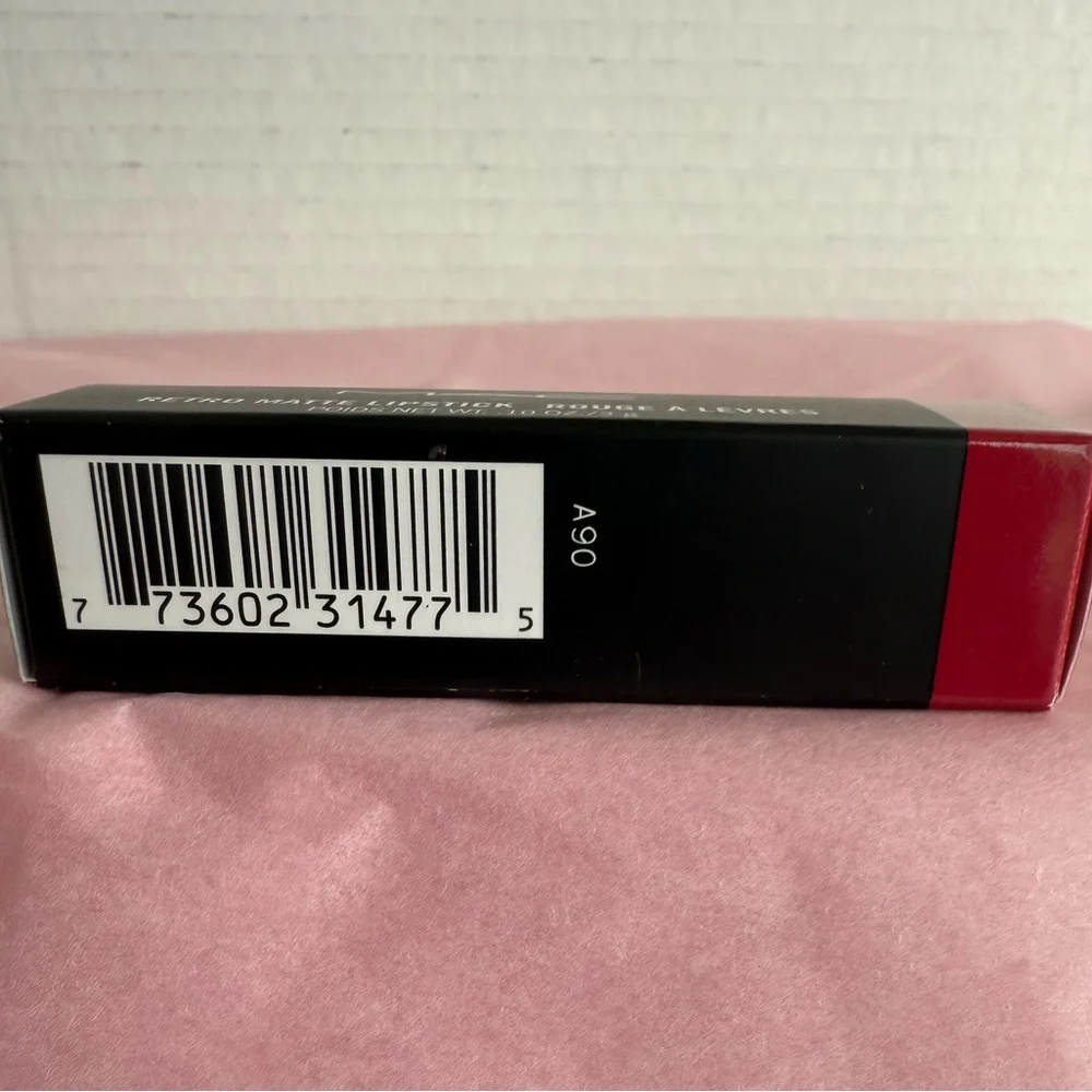 New in Box Mac Retro Matte Lipstick in 701 “All Fired Up” a Bright Fuchsia Matte - Picture 7 of 11